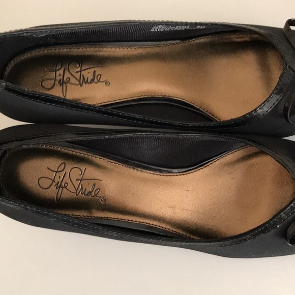 Life Stride Stylish Black Peep-Toe Flats. Size 8 M - Picture 3 of 9